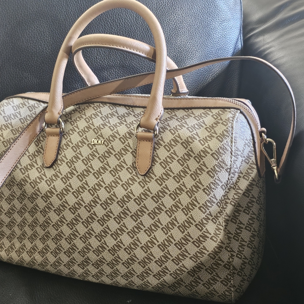 Handbag - Picture 2 of 5